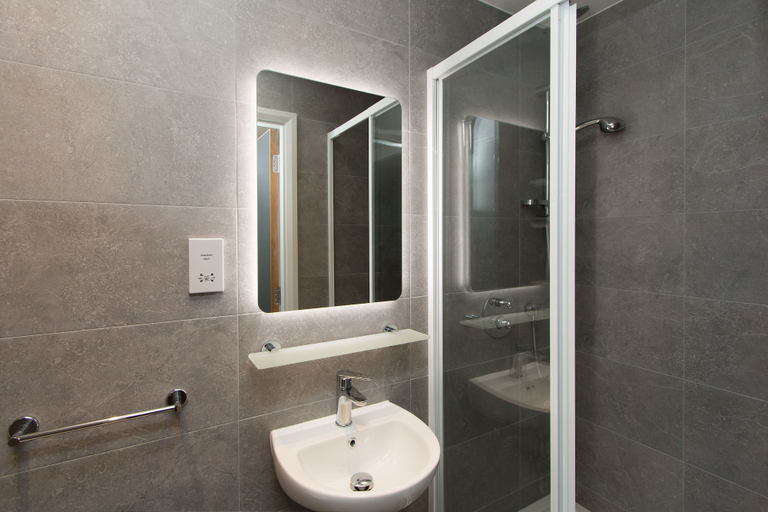 Bathroom 3, Destiny Student - New Mill, Dublin