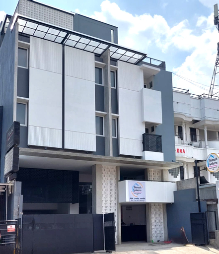 Exterior & Views 8