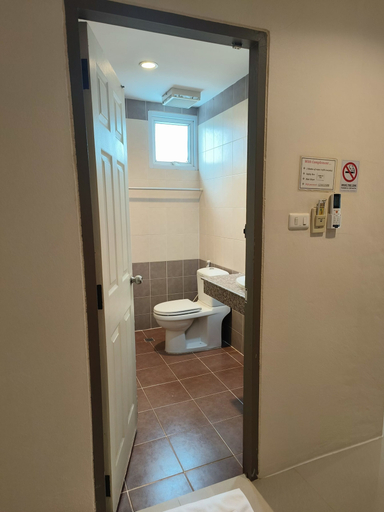 Bathroom 4, Aonang Goodwill Hotel, Mueang Krabi