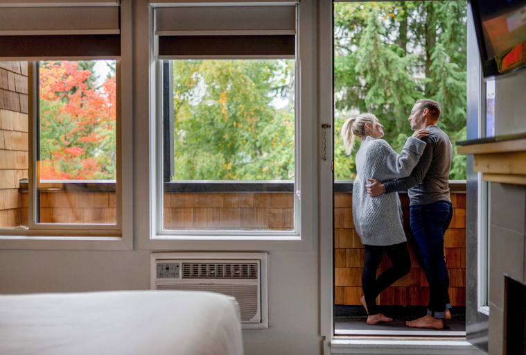 Bedroom 3, Executive - The Inn at Whistler Village, Squamish-Lillooet