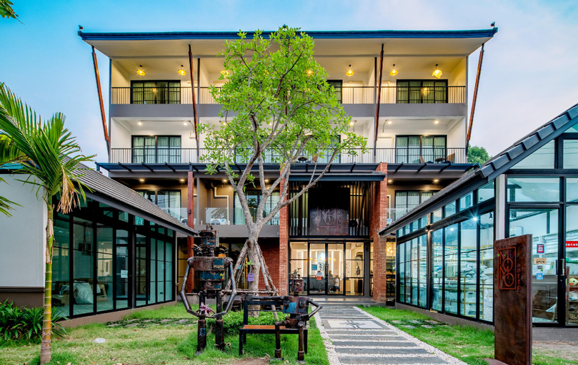 Exterior & Views