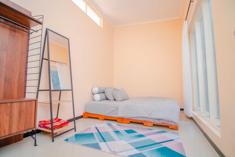 Bedroom 3, Villa Songolas | Private Pool & Rooftop, Malang