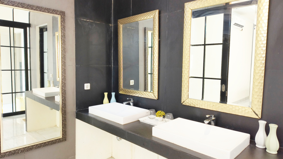 Bathroom 5, American Style Villa 3BR Cikupa, Tangerang
