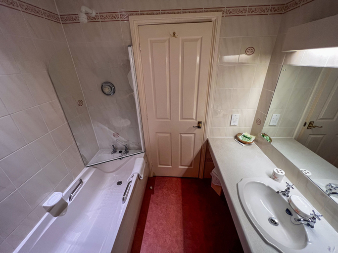 Bathroom 4, Gwesty Minffordd Hotel, Gwynedd