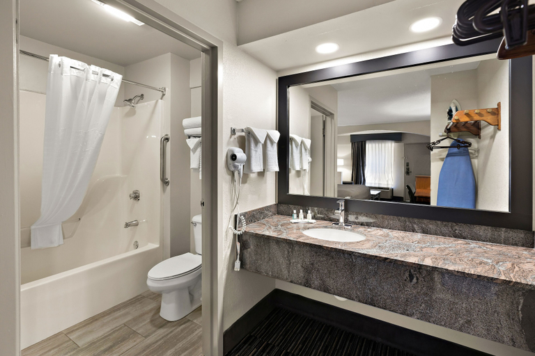 Bathroom 4, Quality Inn Dandridge, Jefferson