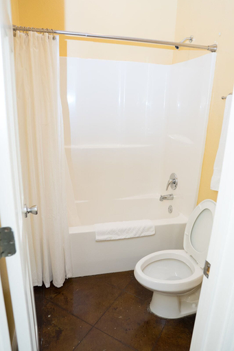 Bathroom 2, Unit E, Jackson