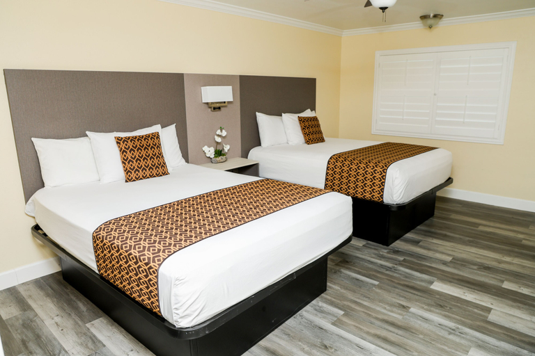 Bedroom 4, Silver Surf Motel, San Luis Obispo