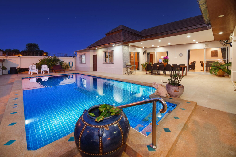 Villa Bos Near the Beach of Jomtien, Pattaya