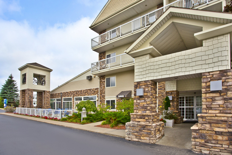 Exterior & Views