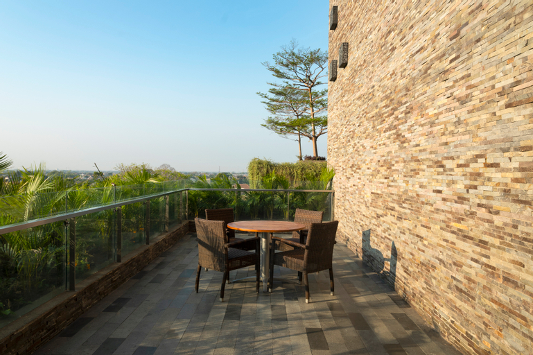 Exterior & Views 26