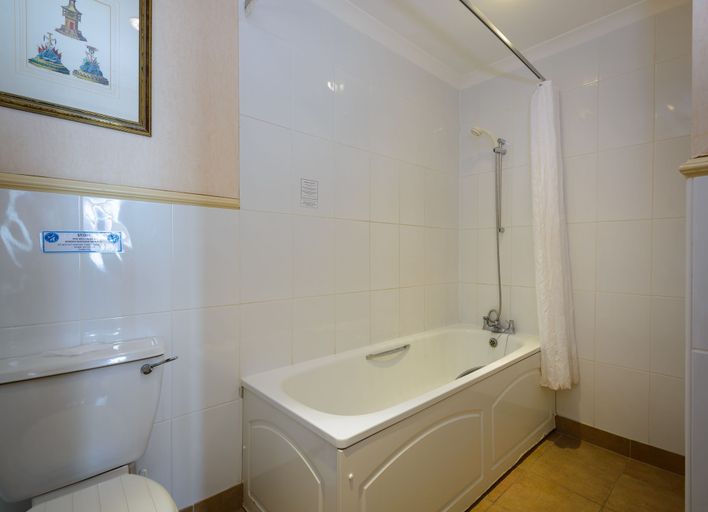 Bathroom 4, Russell Hotel, Dorset