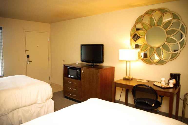 Bedroom 3, Unique Suites Hotel, Coles