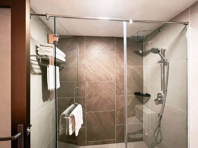 Bathroom 12