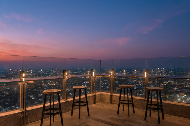 Exterior & Views 28