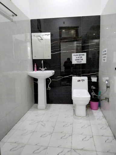 Bathroom 4, Taj Street Hostel, Agra