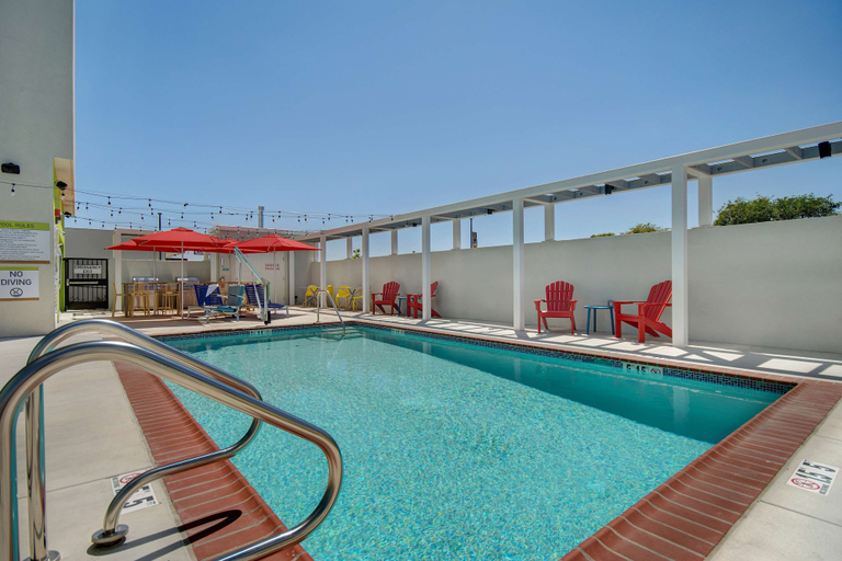 Sport & Beauty 5, Home2 Suites by Hilton Garden Grove, Orange