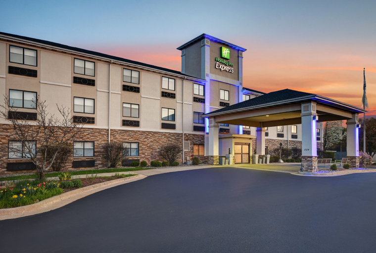 Exterior & Views 3, Holiday Inn Express MARSHALL by IHG, Calhoun
