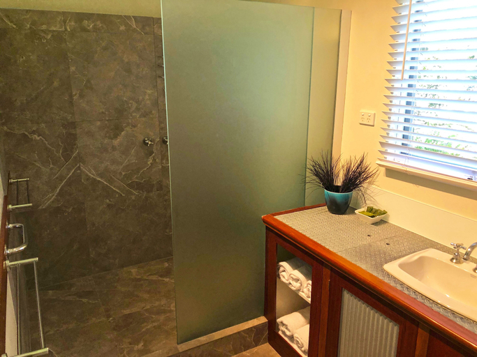 Bathroom 3, Valley Farm Vineyard Cottages, Yarra Ranges - North