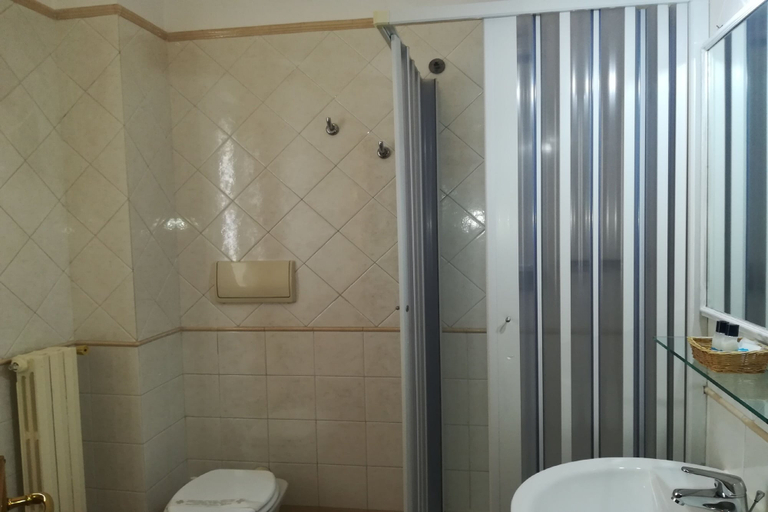 Bathroom 5, Hotel Leopardi, Napoli
