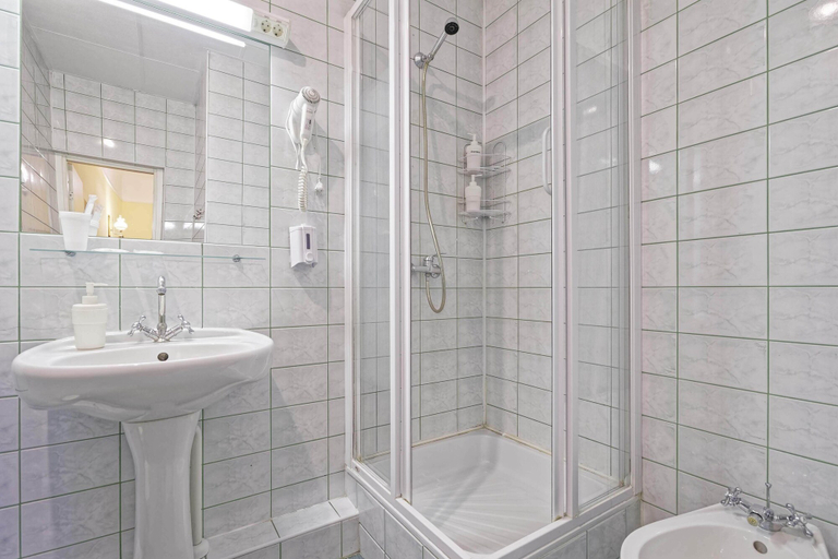 Bathroom 5, Viktorija Hotel, Riga