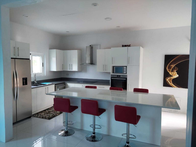 Others 5, 3Bd Luxury Villa Located in Prime Loc