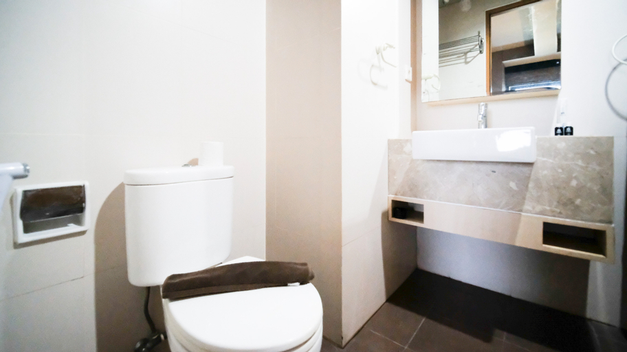 Bedroom 3, Spacious and Comfy 2BR Apartment at Aryaduta Residence Surabaya By Travelio, Surabaya