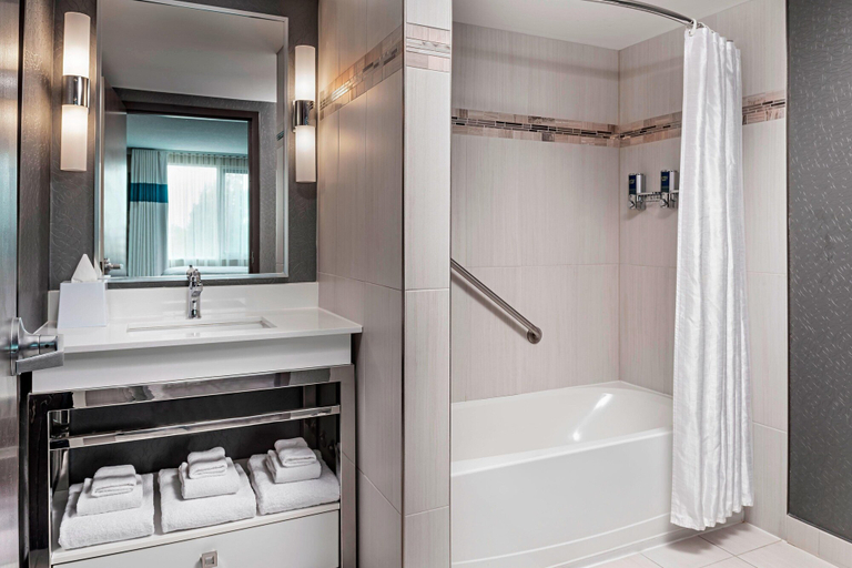 Bathroom 4, Four Points by Sheraton London, Middlesex