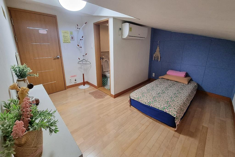 Bedroom, Tongyeong One Guesthouse, Tongyeong