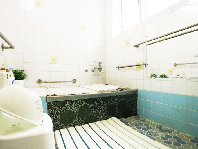 Bathroom 3, Base Osaka, Osaka