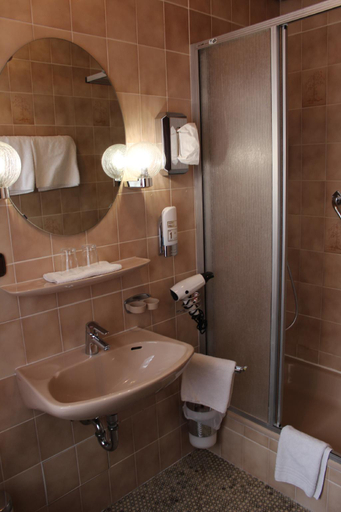 Bathroom 5, Hotel Garni Ratstube, Reutlingen