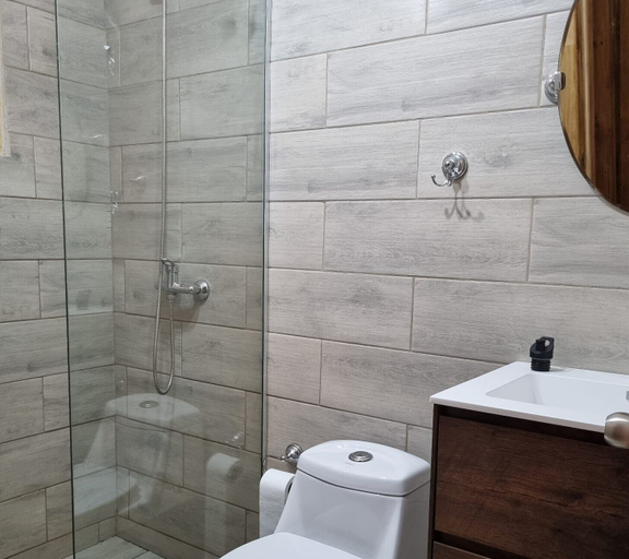 Bathroom 3, Refugios de Montaña Reloncaví, Ñuble