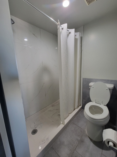 Bathroom 3, Maxim III Motel, Houston