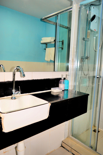 Bathroom 3, Artitaya Borneo Golf Resort, Papar