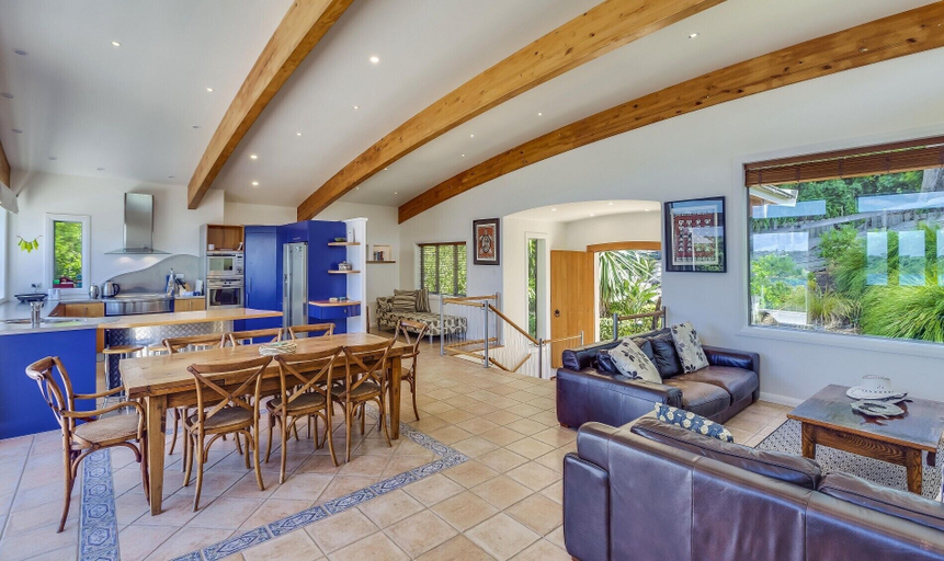 Others 5, Absolute Beachfront Oneroa, Auckland