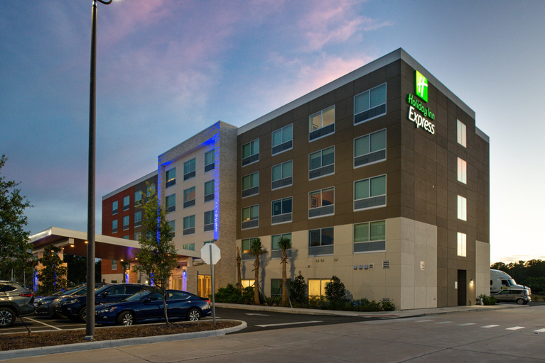 Exterior & Views