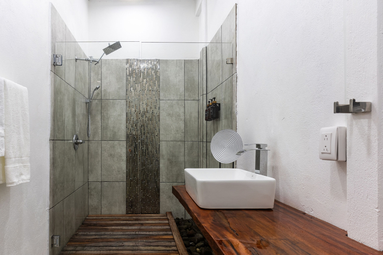 Bathroom 4, El Deseo Serendipity Hotel, Pococí