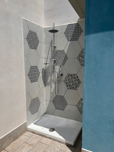 Bathroom 4, isola bianca, Palermo