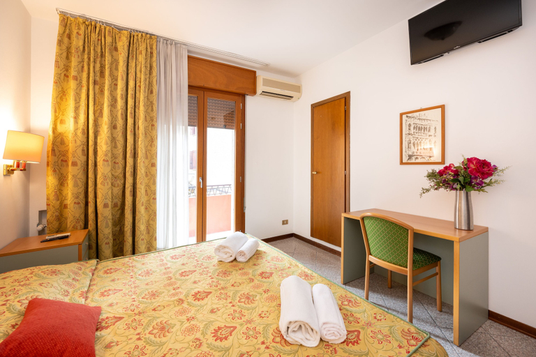 Bedroom 5, CAMELIA ROOMS VENICE GUESTHOUSE, Venezia