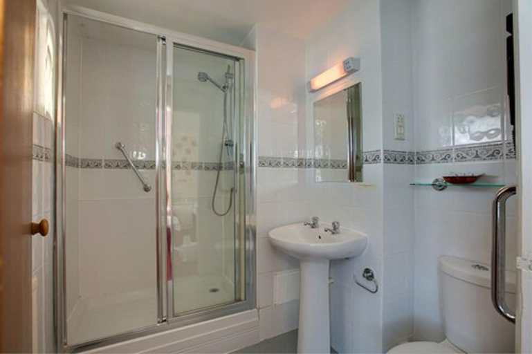 Bathroom 4, Barrowfield Hotel, Cornwall