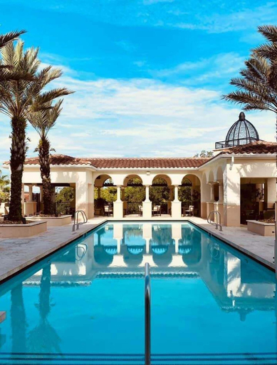 Sport & Beauty 3, The Alfond Inn, Orange