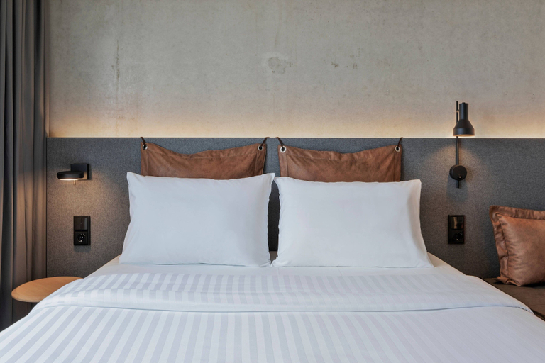 Bedroom 4, Moxy Hamburg Altona, Hamburg