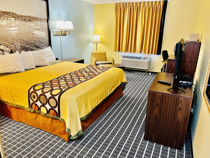 Bedroom 2, Super 8 by Wyndham Red Wing, Goodhue