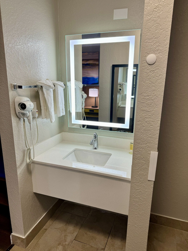 Bathroom 3, Days Inn by Wyndham Sarasota I-75, Sarasota