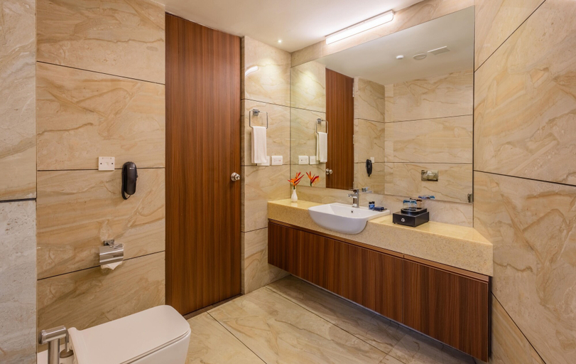 Bathroom 5, Fezinn Hotel, Kozhikode