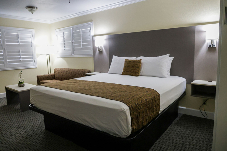 Bedroom 4, Silver Surf Motel, San Luis Obispo
