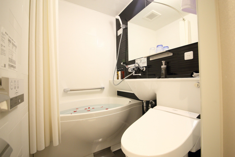 Bathroom 4, Dynasty Hotel & Resort Osaka, Osaka