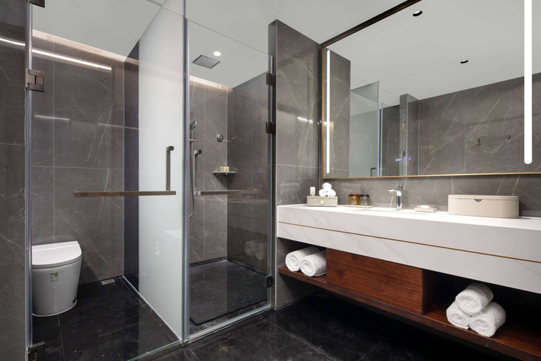 Bathroom 4, Ramada by Wyndham Taizhou West, Taizhou