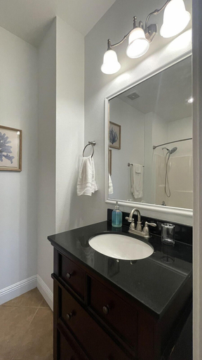 Bathroom 3, Unit G, Jackson