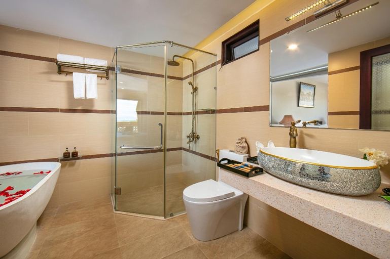 Bathroom 5, La Charm Hoi An Hotel - Peaceful Boutique In Old Town  , Da Nang
