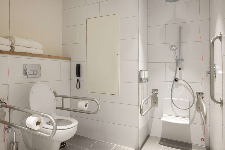 Bathroom 5, Hampton By Hilton Cerkezkoy, Çorlu